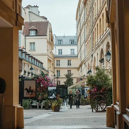 Petit A Madeleine Paris